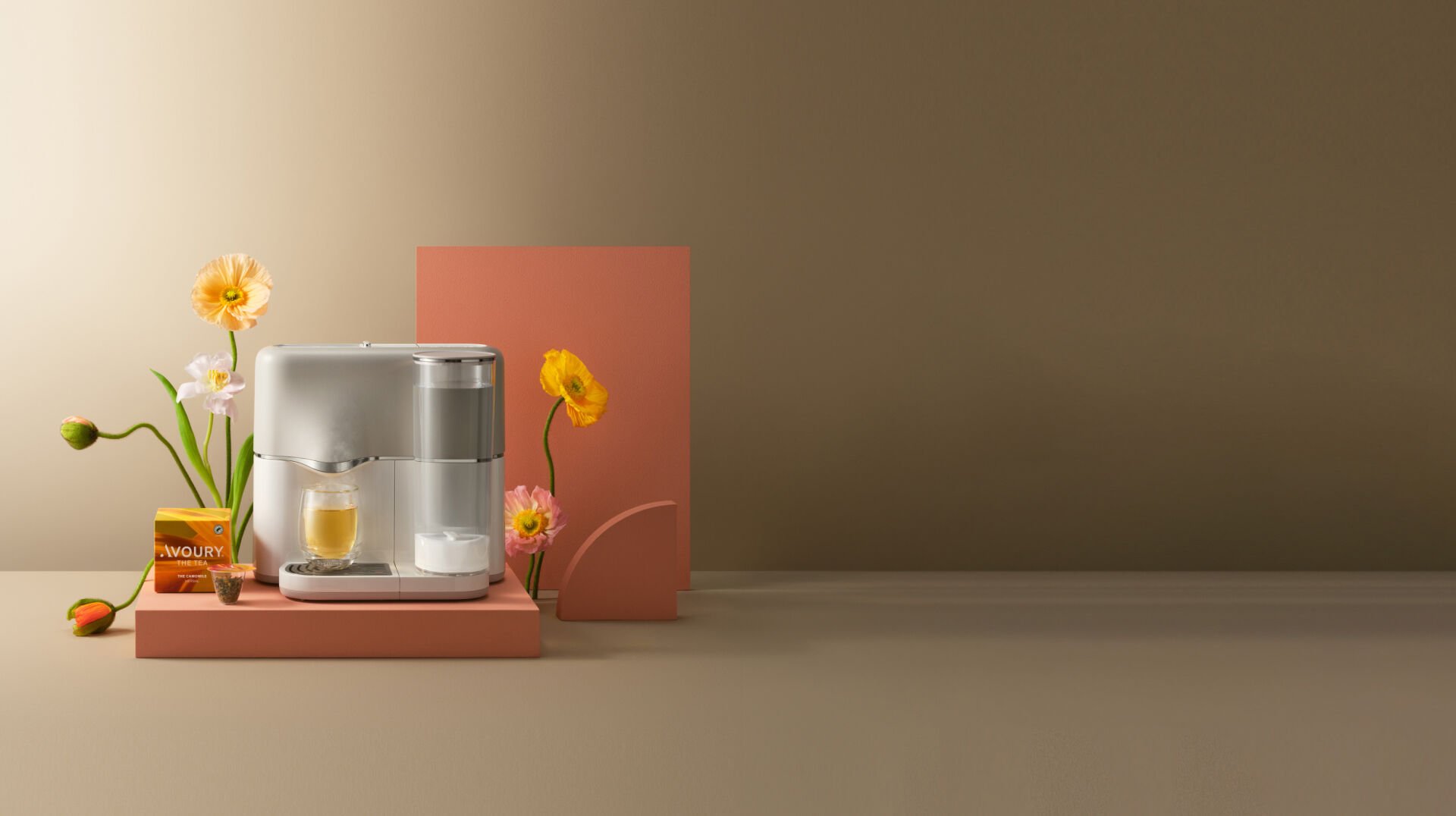 Avoury One tea machine in silver white with a cup of organic tea
